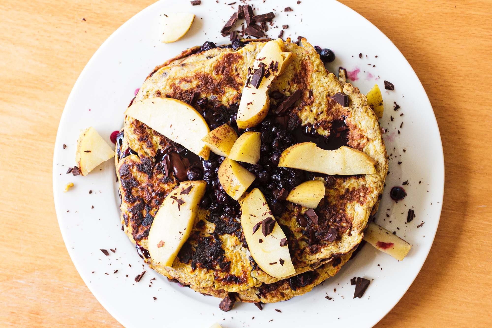 Flourless Pancakes with Caramelized Apples and Low-carb Blueberry Jam