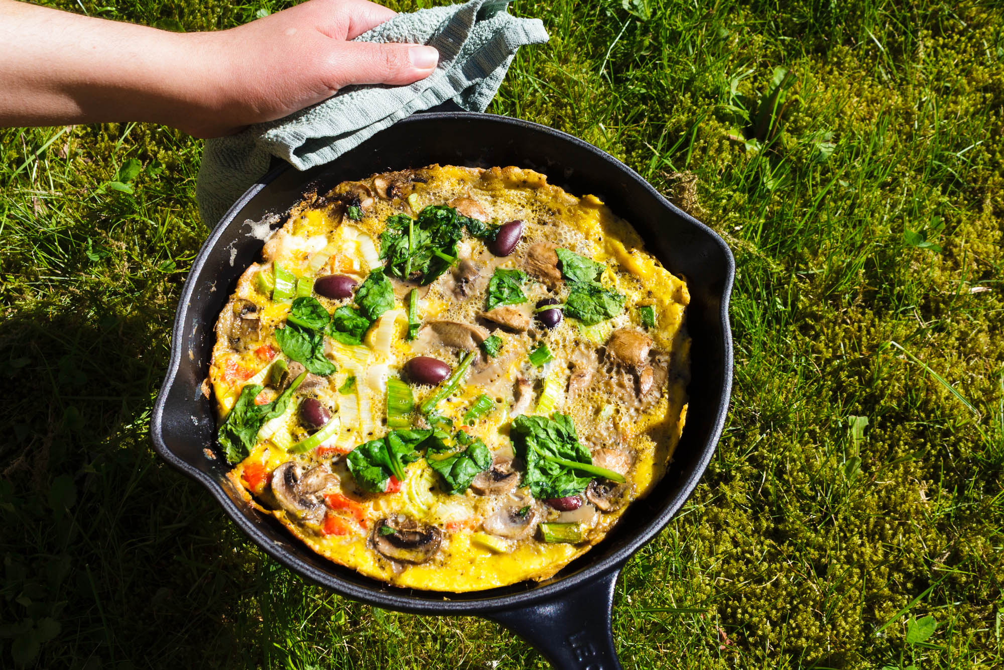 Colorful Pizza Omelette with Mushrooms and Spinach (Vegetarian & Perfect!)